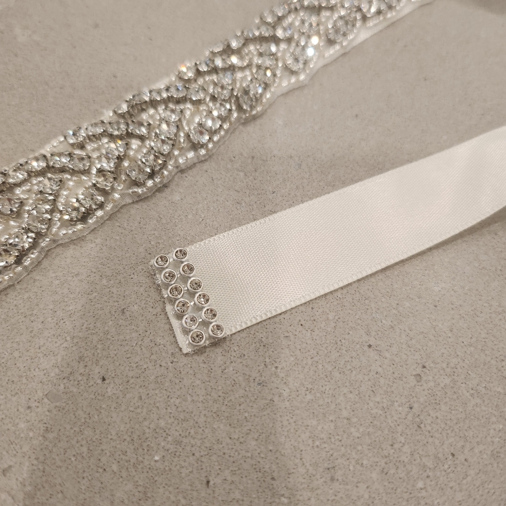 Beautiful sparkly belt.